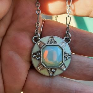 Lia Sophia beautiful necklace. 16-19"
